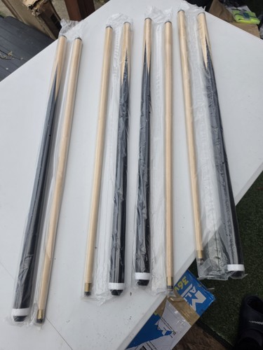 Set wooden pool cues 57 - of,
